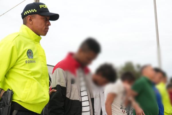 En total,en los meses de julio y agosto mediante orden judicial y en flagrancia fueron  capturadas más de 96 personas responsables de afectar la vida e integridad de los  ciudadanos en Bogotá.