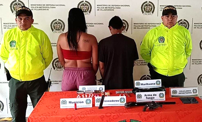 A través de una diligencia de registro y allanamiento en el barrio Ciudad Porfía, las autoridades hallaron dos armas de fuego, varias dosis de estupefacientes y elementos para su dosificación