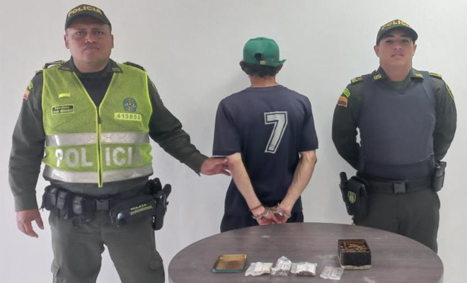 42 cigarrillos de marihuana, para un total aproximado de 180 gramos