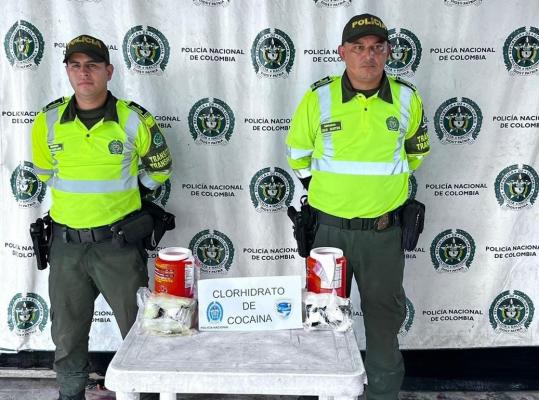 Elementos incautados-policías custodiando