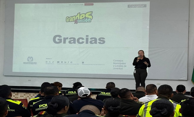 Polic&iacute;as capacitados por Registradur&iacute;a