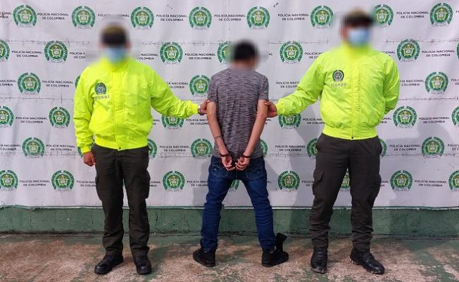 Captura por orden judicial por el delito de hurto.