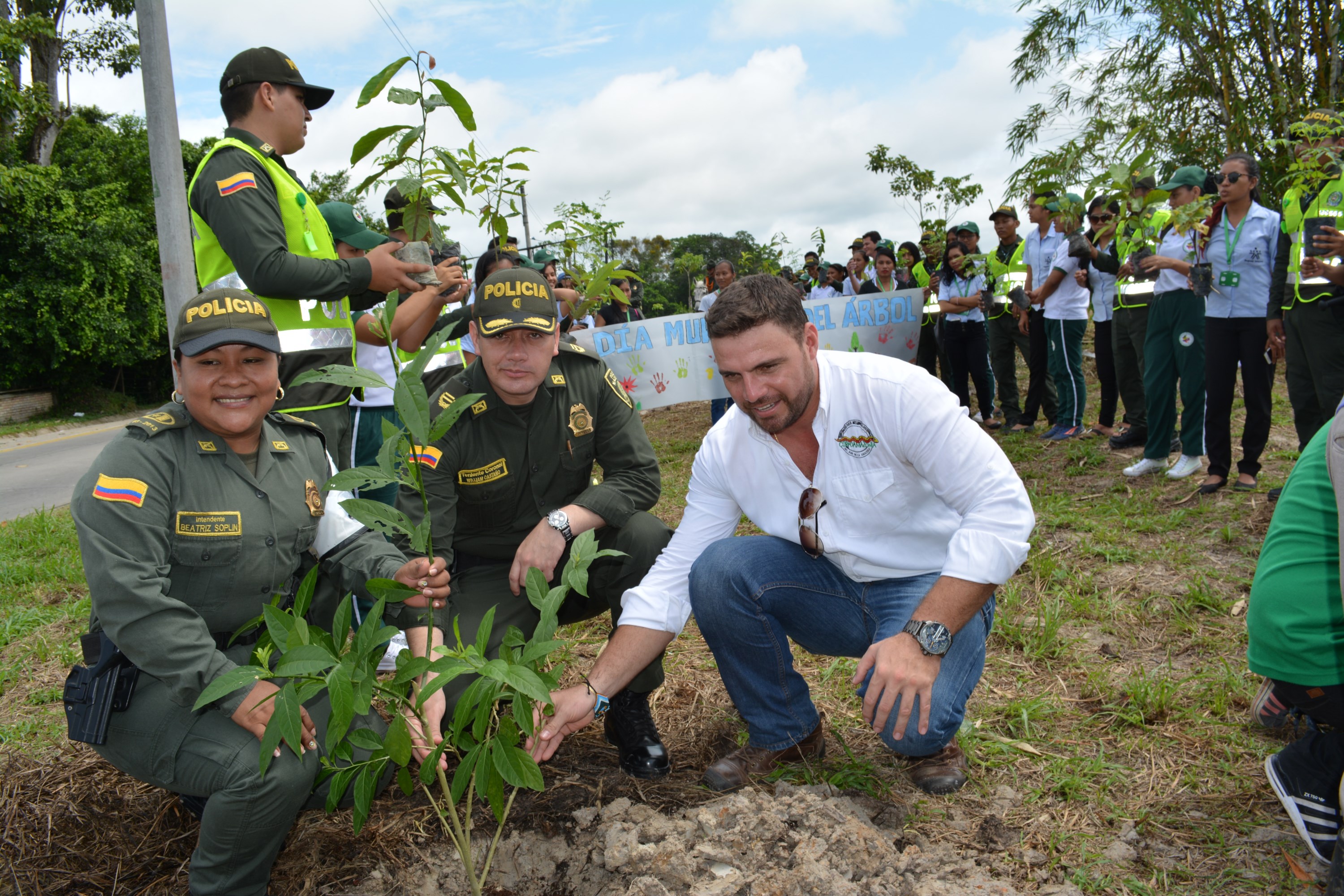 Policía nacional conmemoró el día mundial del árbol en amazonas 
