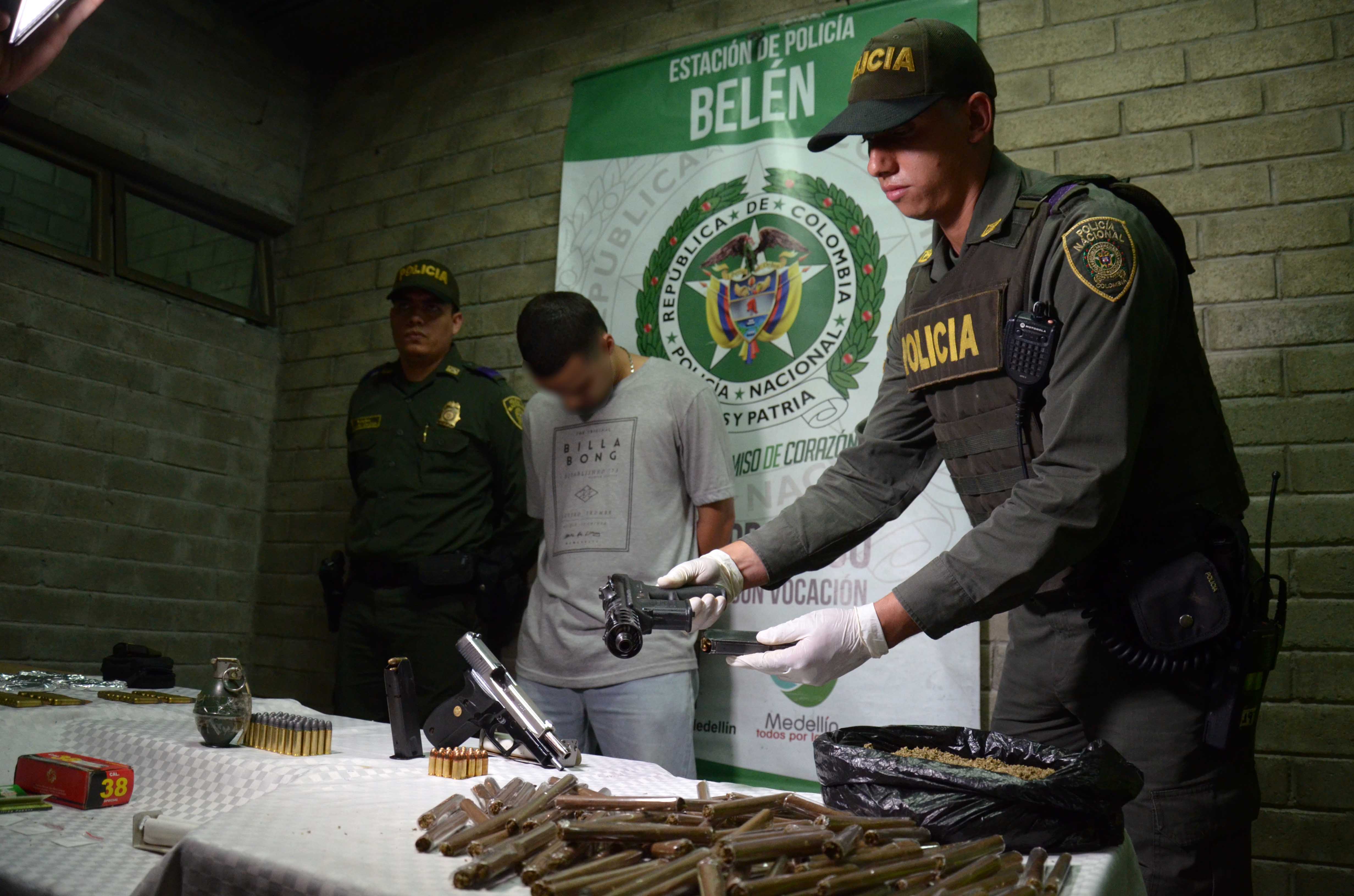 Control policial permitió incautar material de guerra y capturar persona