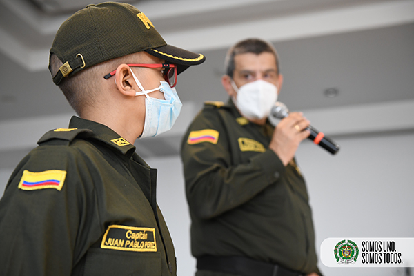 Somos uno, somos todos cumpliendo el sueño de ser policía al pequeño Juan Pablo 