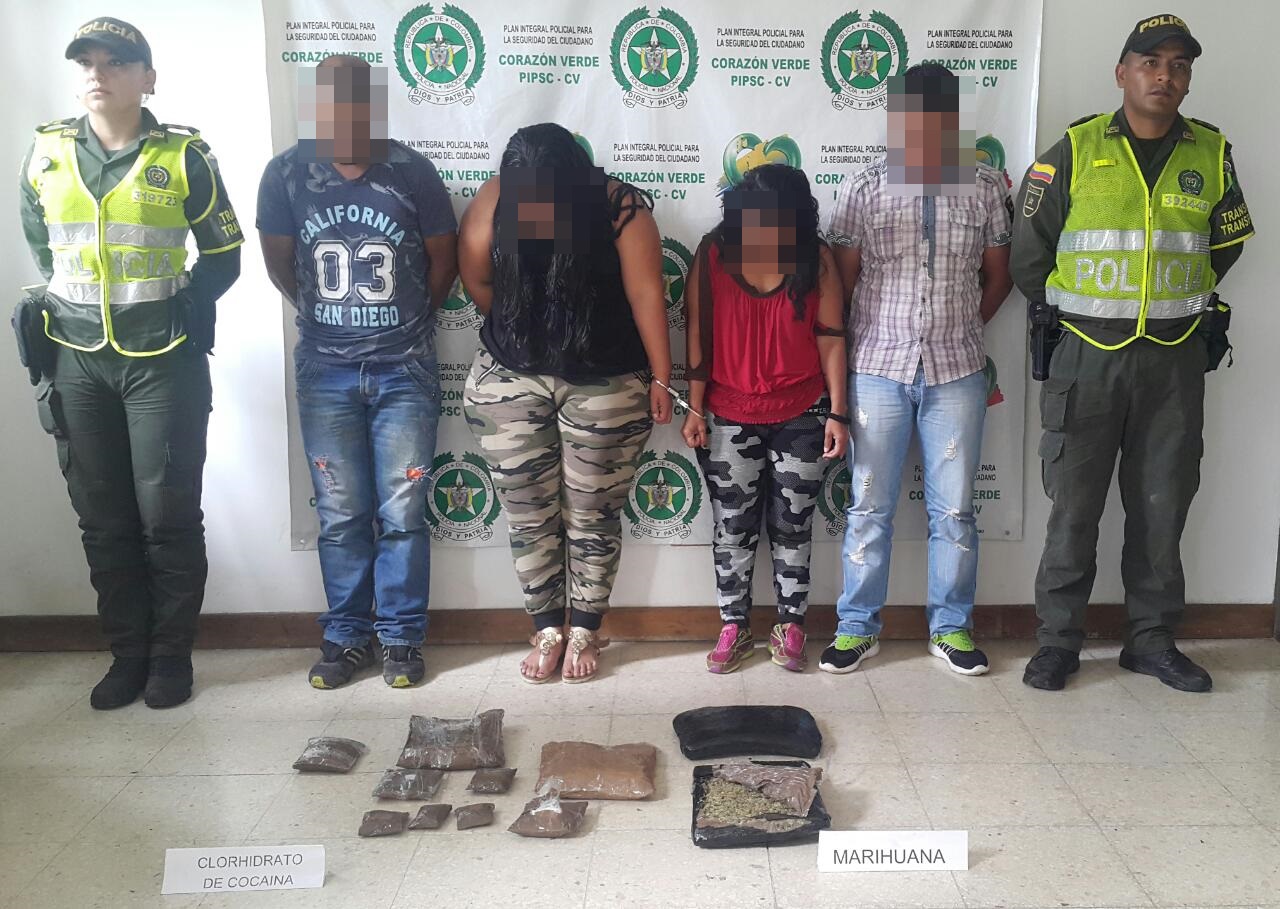 mujeres capturadas con droga adherida a su cuerpo