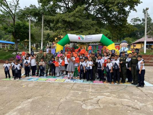 Policía de infancia contra el reclutamiento infantil