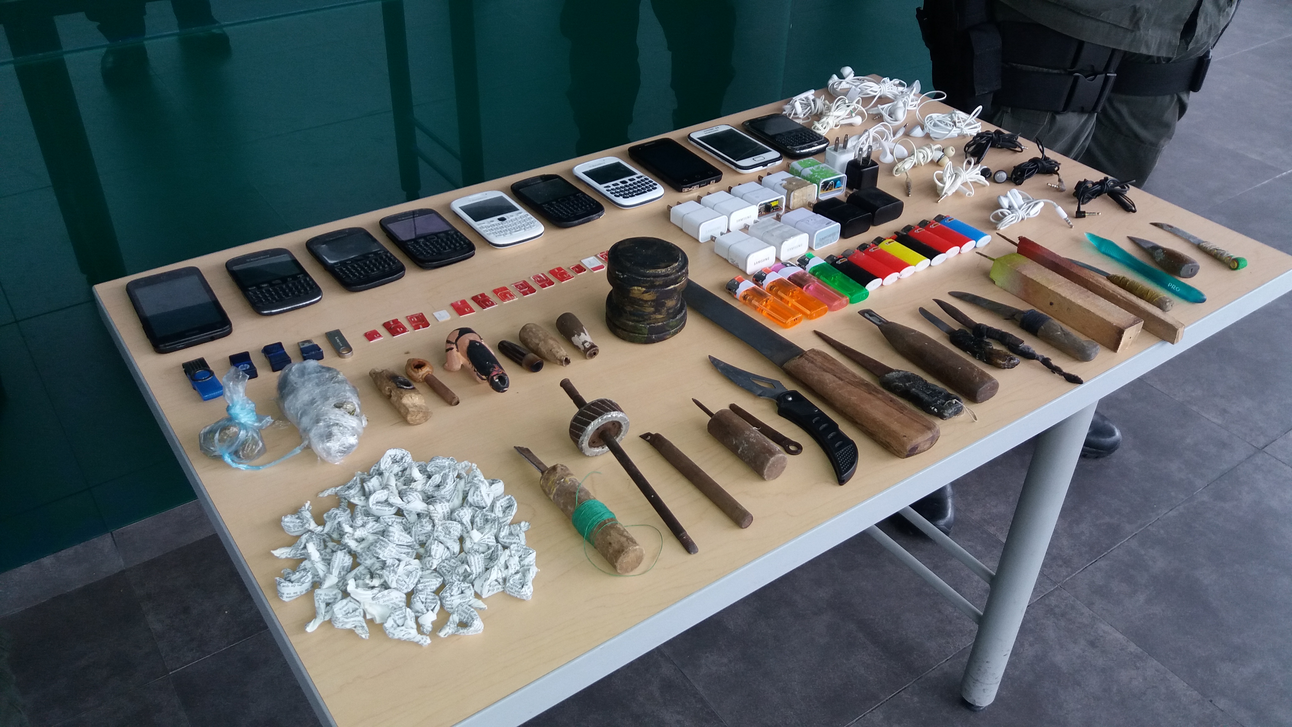 200-uniformados-realizaron-registros-a-al-Centro-Carcelario-y-Penitenciario-“La Modelo”-con-el-fin-cerrarle-el-paso-a-la-extorsión 