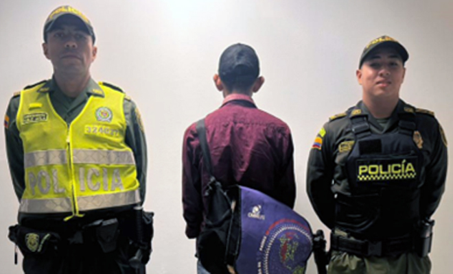 Este sujeto fue sorprendido por las autoridades al interior de una vivienda del barrio Barzal, con el fin de hurtar varias pertenencias del inmueble