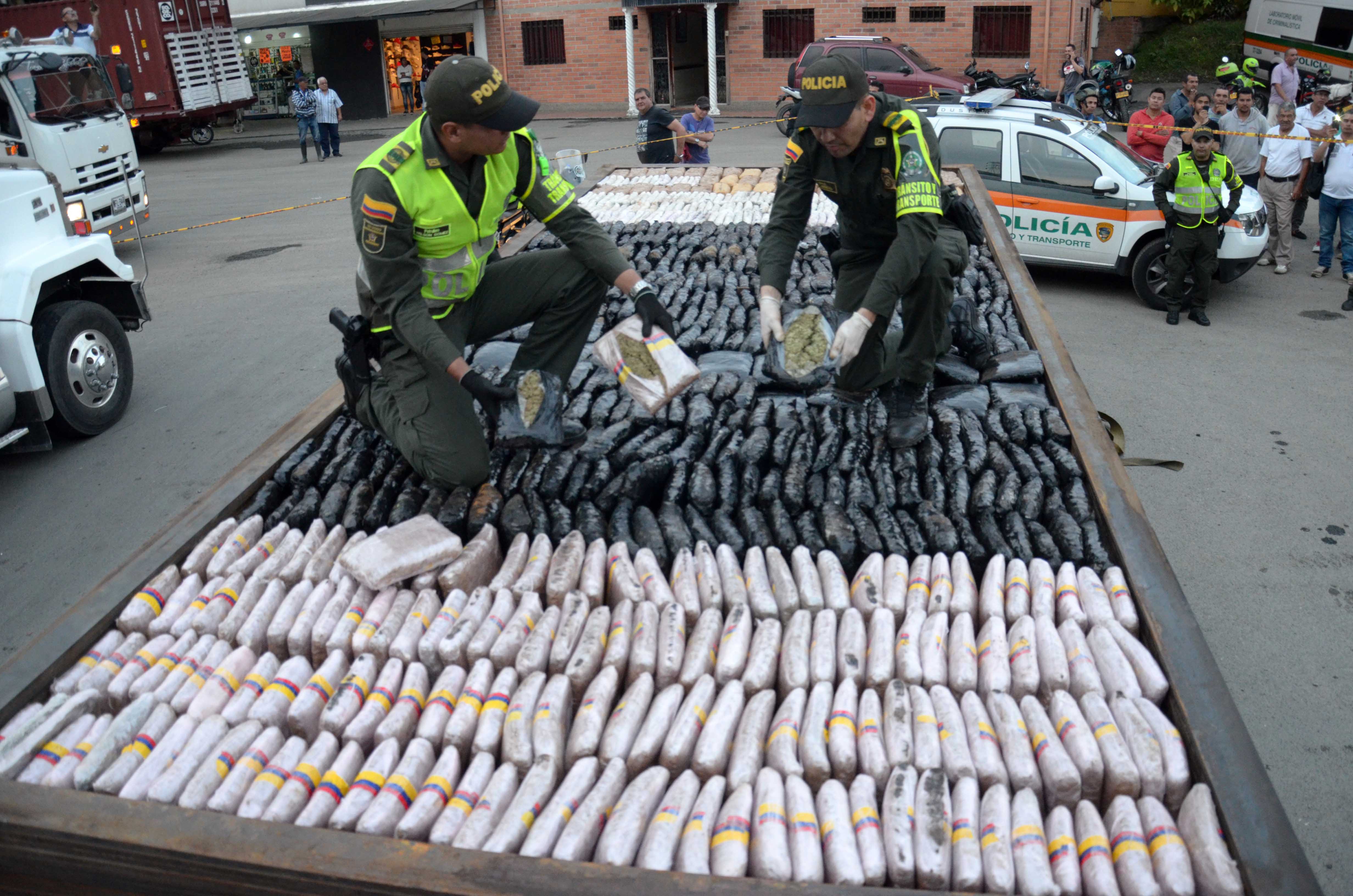 Policía se incauta de más de una tonelada de marihuana