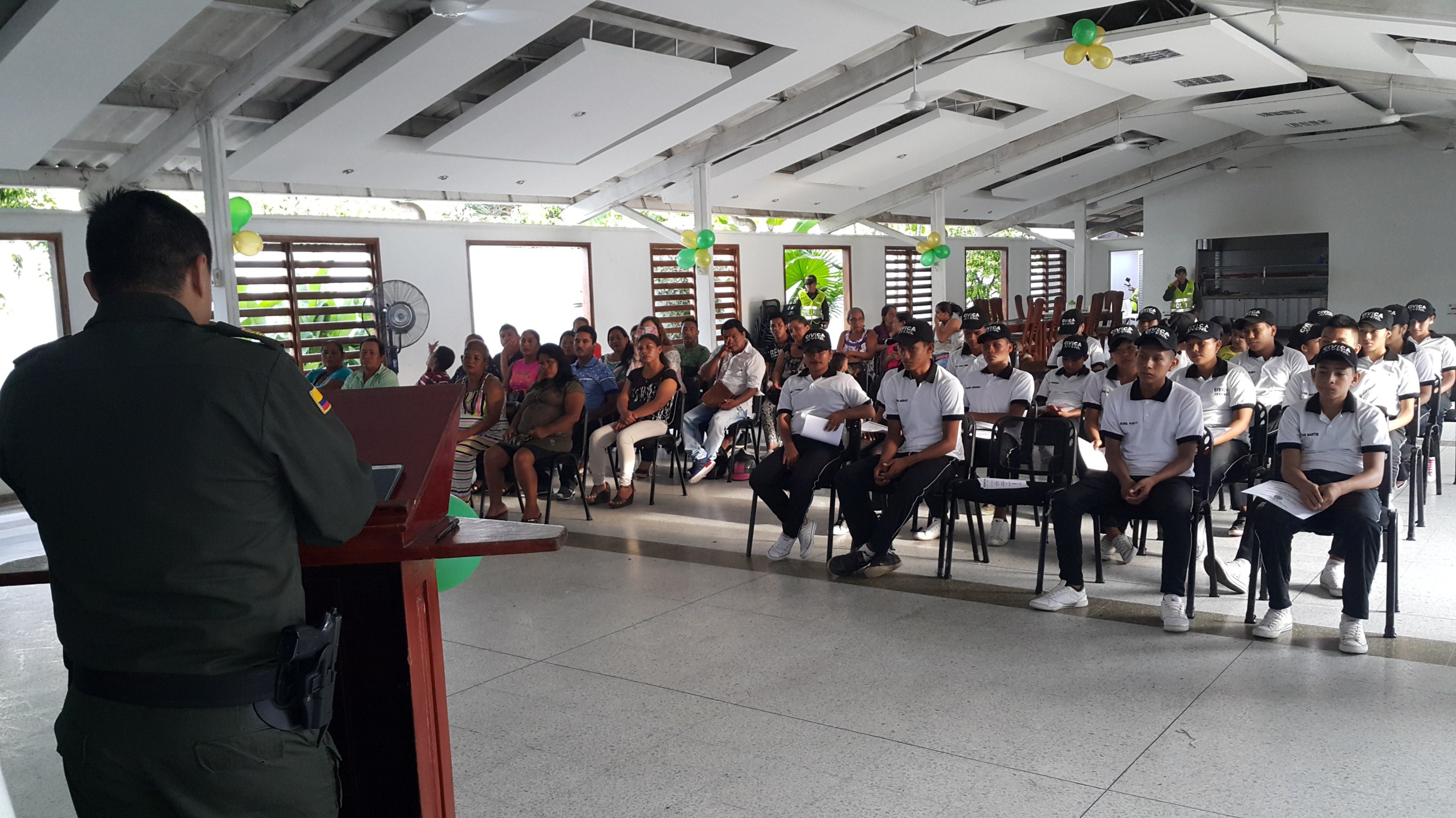 diploma-niños de la Policía Civil Juvenil para Leticia