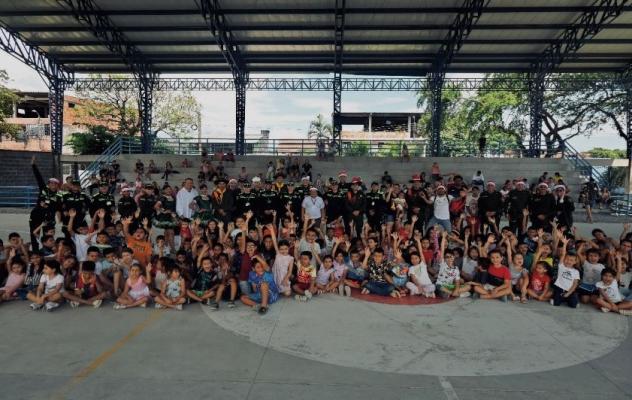 Llevando Alegr&iacute;a a Nuestra Comunidad