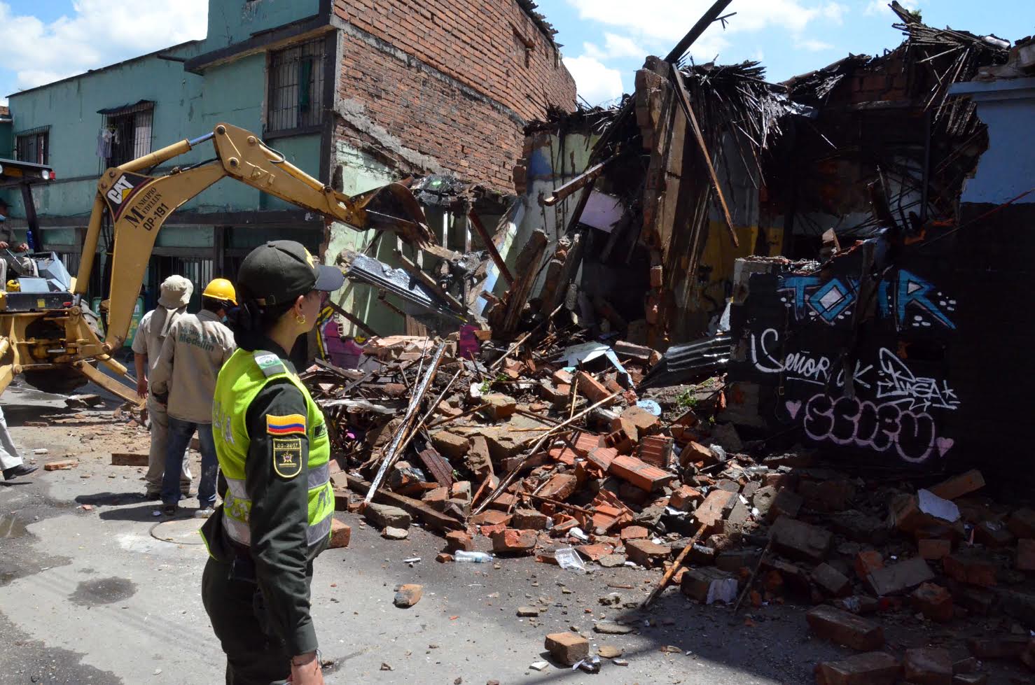 Demoliciones en el centro de Medellín de inmuebles que antes eran plazas de vicio