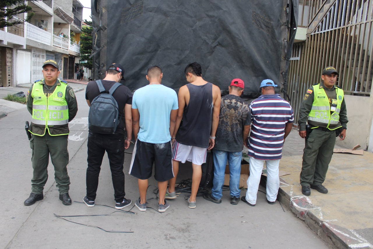 Opertivo en Cali para recuperar camión hurtado con mercancía