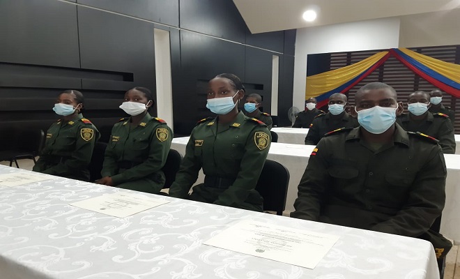 Ceremonia de juramento de bandera de Auxiliares de Policía