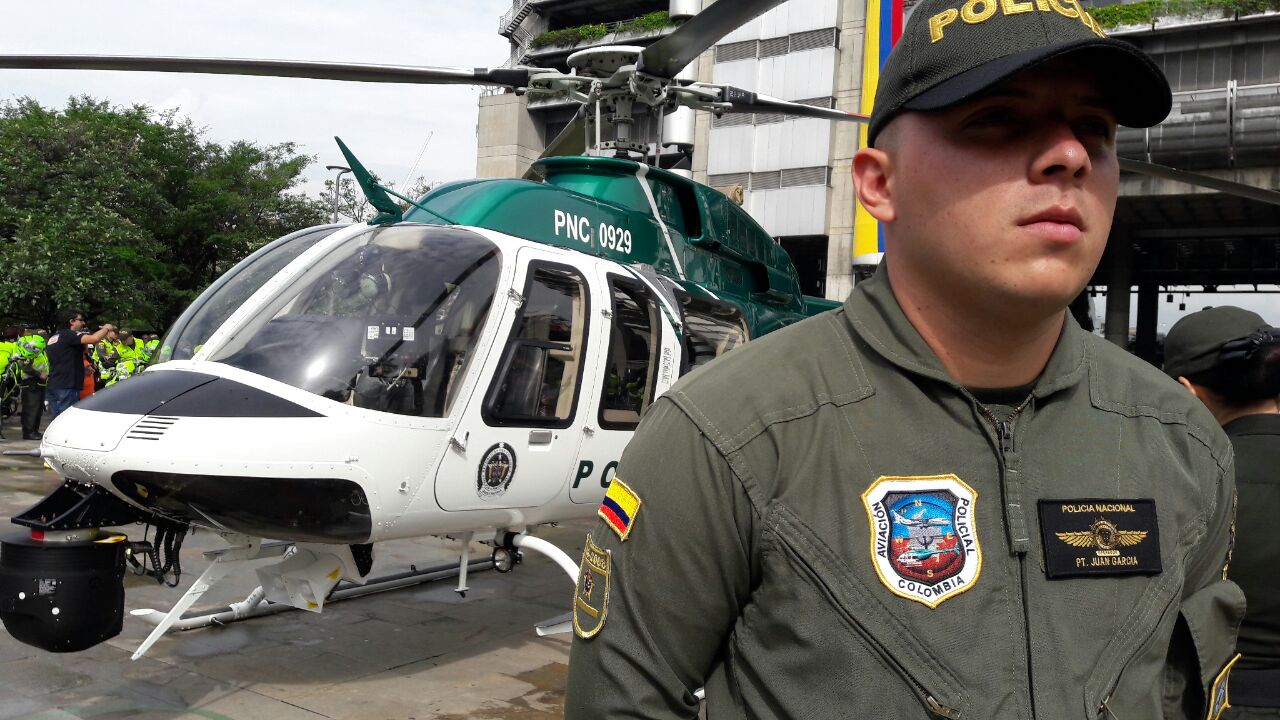 Director de la Policía entrega 100 nuevos policías y helicóptero para seguridad de Medellín 