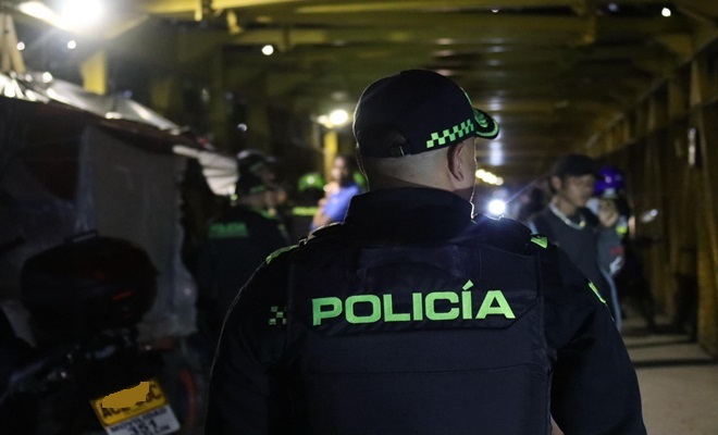 Policías en controles 