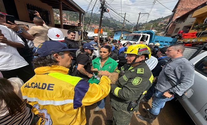 Alcalde de Medellin y Policia Ponalsar