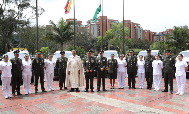 Los uniformados del Grupo de Diálogo y mantenimiento del orden realizaron una actividad de acercamiento con personas de la tercera edad que se encuentra en el centro de protección del adulto mayor San Matías.  Hasta el barrio Cándido llegaron los hombres y mujeres de esta especialidad, con el fin de hacer vivir las fiestas a estos abuelitos sin arriesgar su integridad, compartiendo una tarde de esparcimiento, baile y risas, se celebró las tradiciones y el folclor de la capital opita.  Somos conscientes del 
