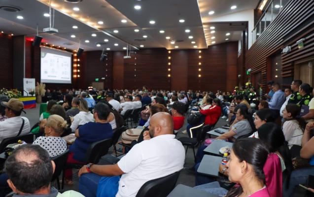Auditorio lleno de asistentes durante la rendición de cuentas