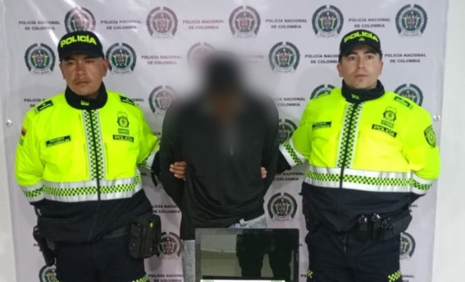 En un bolso tenía empacados varios elementos tecnológicos.