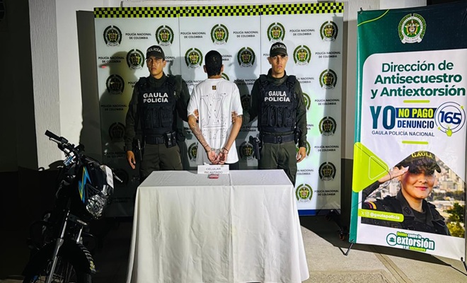 La Polic&iacute;a Nacional, a trav&eacute;s del GAULA, captur&oacute; por orden judicial a alias &ldquo;B&uacute;caro&rdquo; en Barrancabermeja, se&ntilde;alado por el delito de extorsi&oacute;n. El capturado estar&iacute;a vinculado a la exigencia de pagos ilegales a comerciantes, afectando las finanzas de esta estructura criminal.