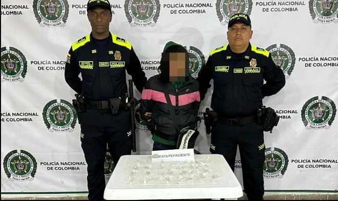 Capturada mujer en flagrancia por presunta venta de estupefacientes 