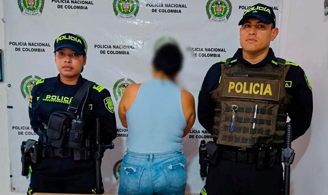 Dos Polic&iacute;as y Capturada por el delito de trafico de estupefacientes