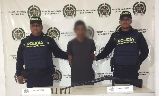 Capturado hombre de 56 años que transportaba una escopeta y cinco cartuchos recalzados.