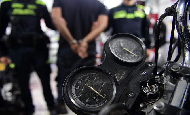 capturado y tacómetro moto