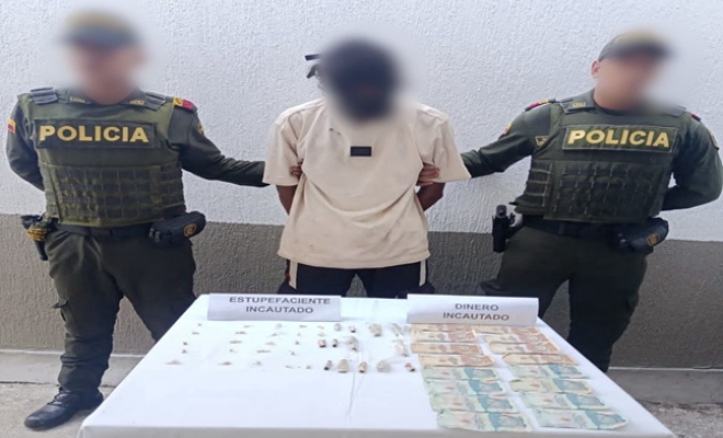 Policías y un ciudadano capturado