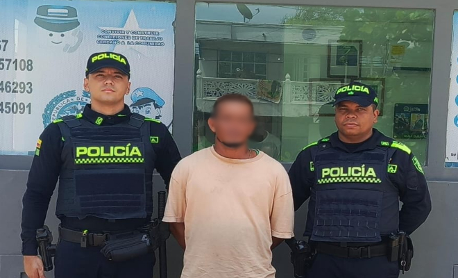 Se capturó a un hombre conocido como "JD" con estupefacientes, utilizaba la fachada de limpia vidrios en los semáforos