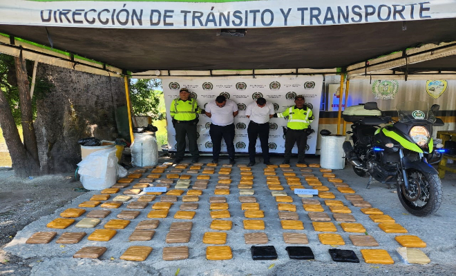 Transportaban 75 kilos de marihuana en toneles, en bus de servicio publico.