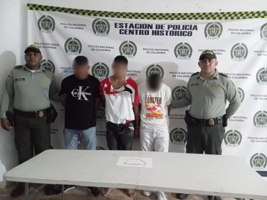 La Policia de turismo captura a tres presuntos delincuentes por el delito de hurto