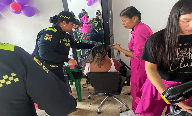 Conmemoración del Día de la Madre, fortalece lazos entre la Policía y la comunidad en la Comuna 10