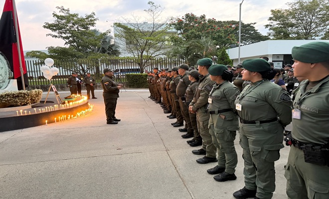 velat&oacute;n en homenaje a la memoria del Subintendente Andr&eacute;s Felipe De la Hoz