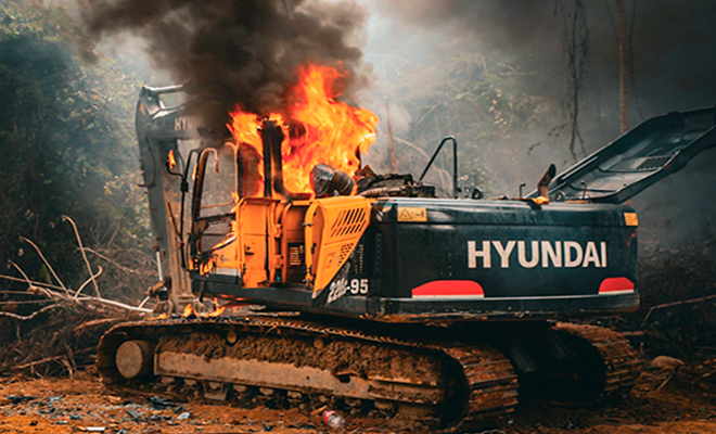 Destrucción maquinaria amarilla