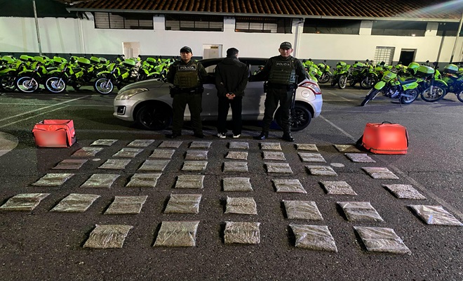 En Laureles fue capturado un hombre cuando transportaba 45 libras de marihuana