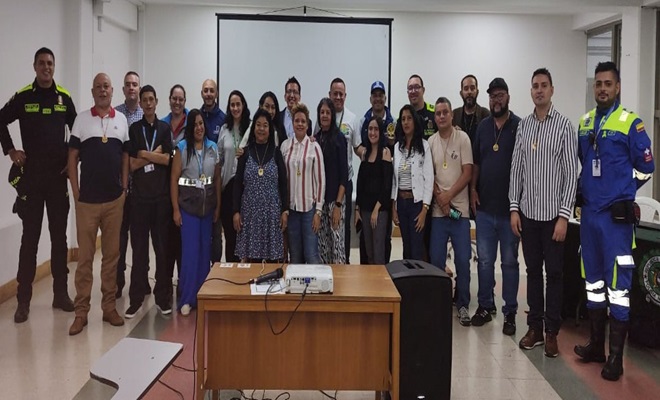 En Medellín realizamos reconocimiento a líderes y policías