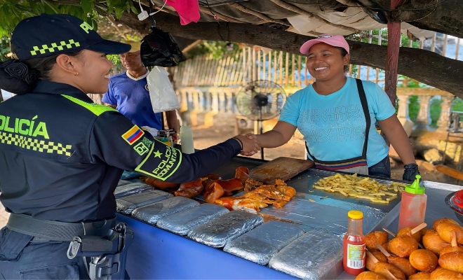 En las plazas de los pueblos costeños el aire olía a maíz asado y a fritanga; en las veredas andinas