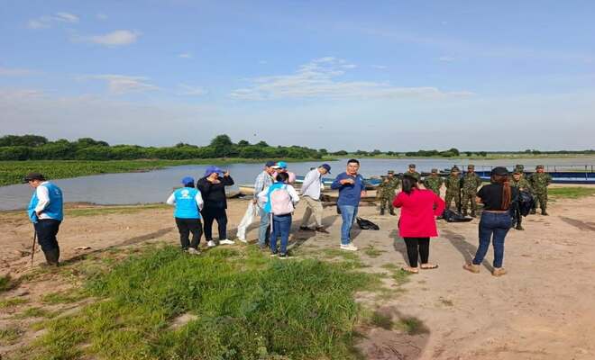 Soldados en compañía de la ciudadanía, todo por un vichada limpio