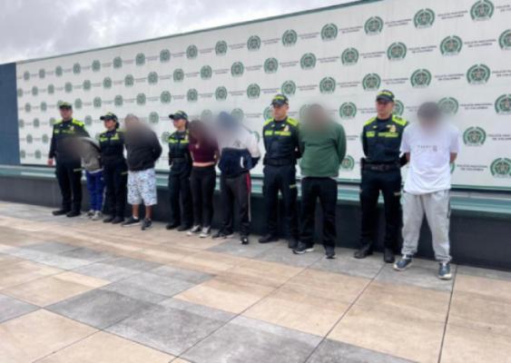 dedicados a la venta de sustancias alucinógenas en el sector de Monte Blanco de Usme, alcanzando a generar rentas criminales superiores a un millón de pesos diarios. 