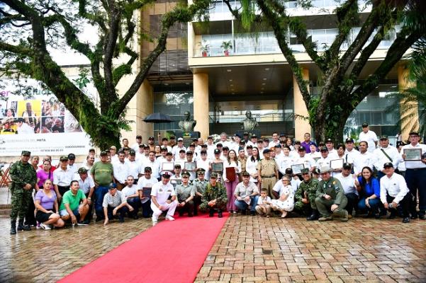 Honores a los Veteranos de las Fuerzas Militares y la Policía Nacional por toda una vida de servicio