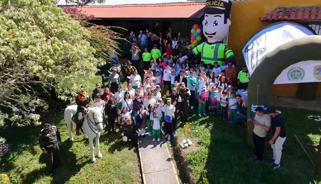 Imagen de dron de una escuela beneficiada