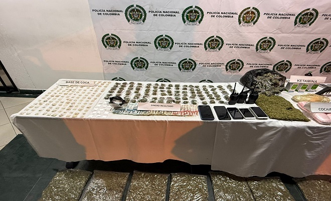 La operación, desarrollada en el barrio Juan XXIII de Chinchiná, permitió desmantelar una red criminal estructurada, incautar más de 15 kilos de droga y capturar a alias "Popeye", principal responsable del expendio.