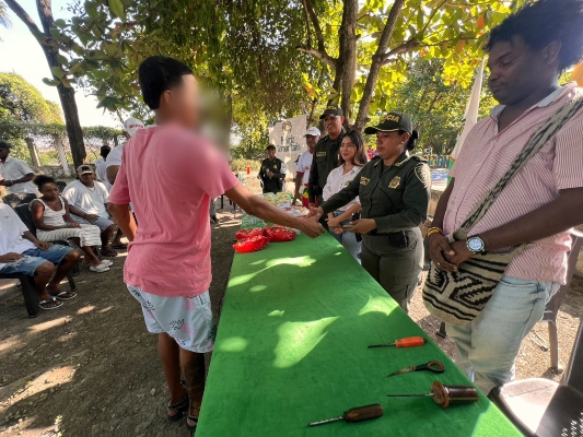Jovenes del barrio villa fany y boston participan en una jornada de paz