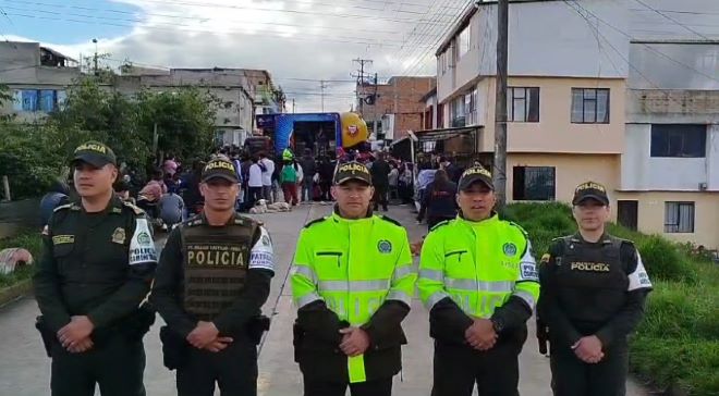 La Policía Nacional entrega Kits escolares para prevenir la deserción escolar en Pasto