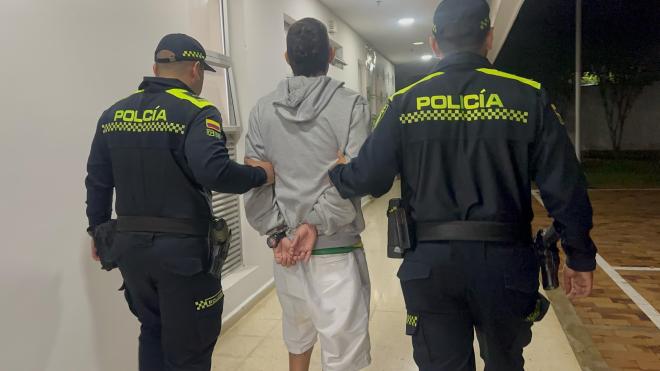 Deberá Responder Por El Delito De Fabricación, Tráfico o Porte De Armas De Fuego.