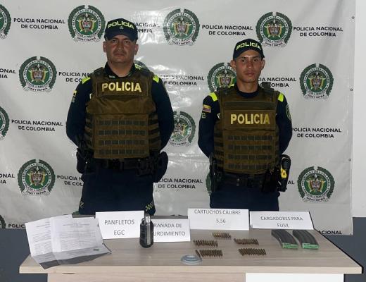 La Policía Nacional captura a sujeto en flagrancia con material bélico y panfletos intimidatorios 