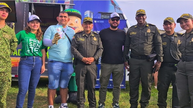 La Policía Nacional celebra el mes de las cometas con jornada lúdica y educativa en Puerto López
